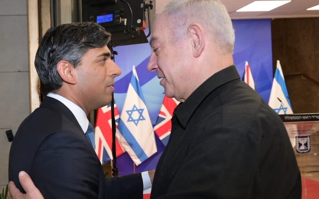 Prime Minister Benjamin Netanyahu (R) meets with UK Prime Minister Rishi Sunak in Jerusalem on October 19, 2023 (Amos Ben Gershom/GPO)