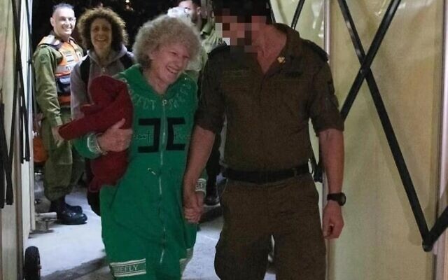 Ruthie Munder, center, being brought back home to Israel on November 24, 2023; her daughter, Keren Munder, is behind her (Courtesy)