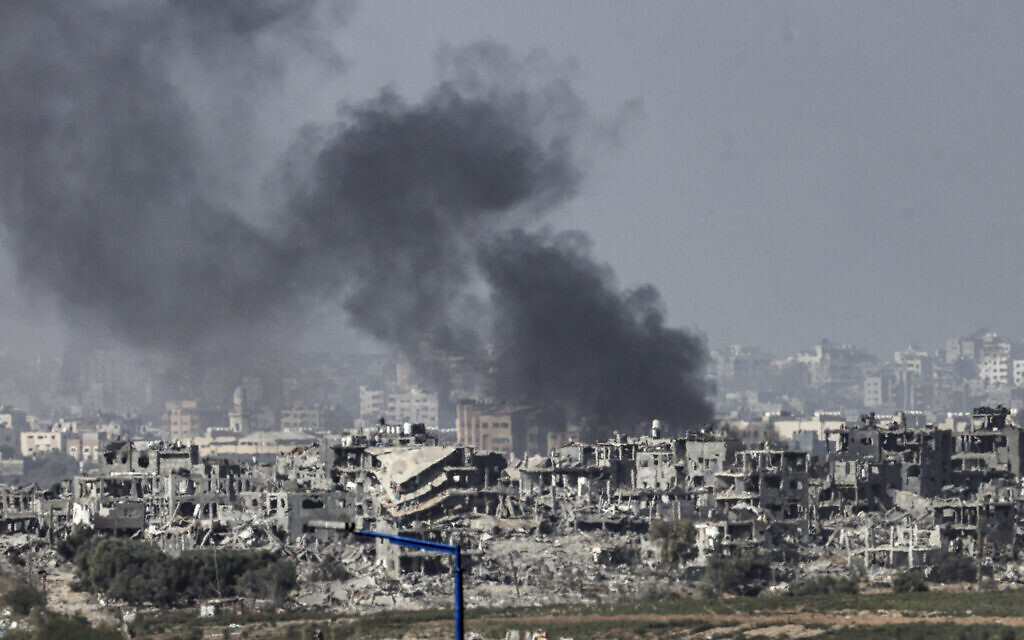 This picture taken from the Israeli side of the border with the Gaza Strip, shows Israeli strikes on the northern Gaza Strip on November 9, 2023 (RONALDO SCHEMIDT / AFP)
