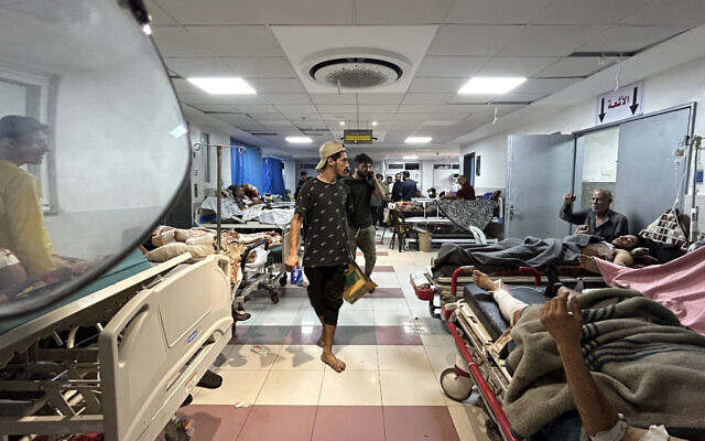 Patients at Al-Shifa Hospital in Gaza City on November 10, 2023 (Khader Al Zanoun / AFP)