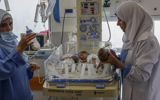 Palestinian medics care for premature babies after they were evacuated from Al Shifa hospital in Gaza City to the Emirates hospital in Rafiah in the southern Gaza Strip, on November 19, 2023 (Mohammed ABED / AFP)