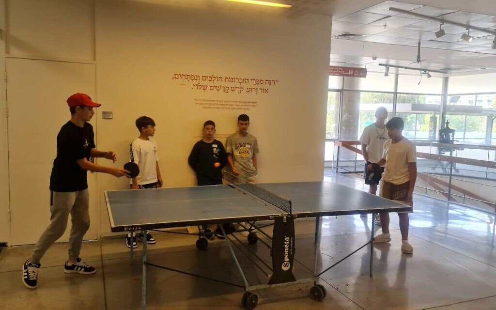 Students play ping pong in the lobby of the old National Library of Israel building, in an undated photo. (courtesy NLI)