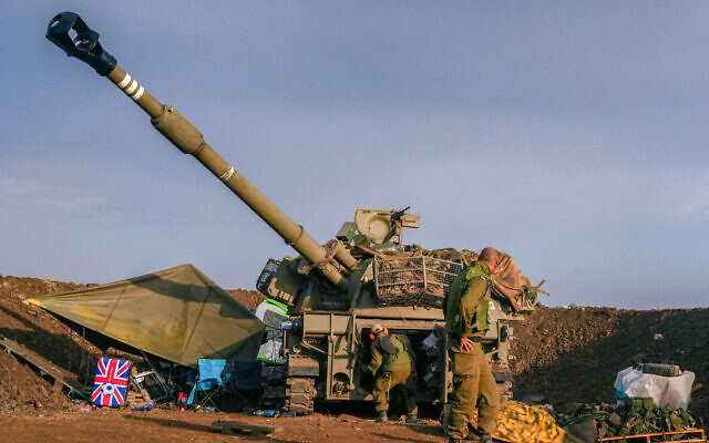 IDF artillery stationed near the border with Lebanon, northern Israel, November 2, 2023. (Ayal Margolin/ Flash90)
