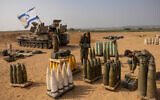 Israeli artillery stationed near the Israeli-Gaza border, in southern Israel, November 2, 2023. (Chaim Goldberg/Flash90)