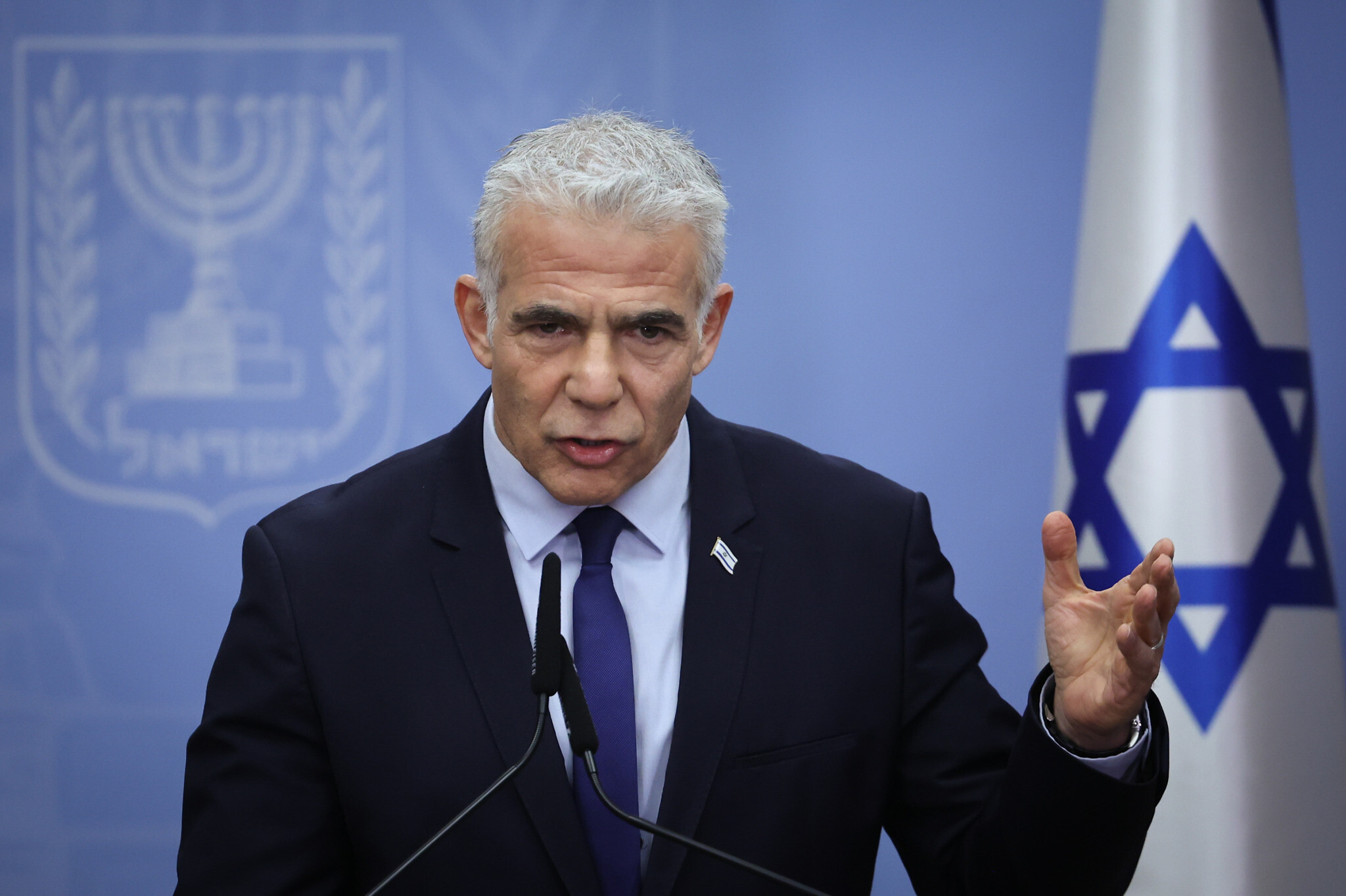 Lapid slams incoming 'government of madness,' warns of 'looting of