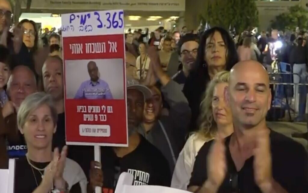 Israelis celebrate release of first 13 hostages at Hostage Square in Tel Aviv on November 24, 2023. (Screen capture/Channel 12)