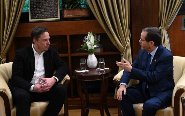 Elon Musk (left) meets with President Isaac Herzog in Jerusalem on November 27, 2023. (Haim Zach/GPO)