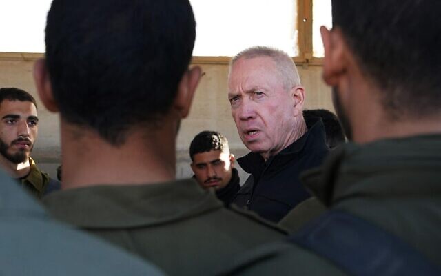 Defense Minister Yoav Gallant speaks to troops in southern Israel, November 27, 2023. (Ariel Hermoni/Defense Ministry)
