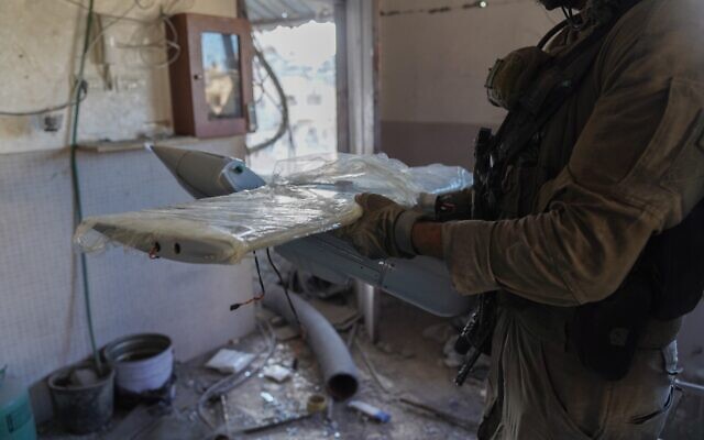 Ізраїльські війська знайшли дрони ХАМАС у житловому будинку в районі Шейх Радван міста Газа, 9 листопада 2023 р. (Сили оборони Ізраїлю)