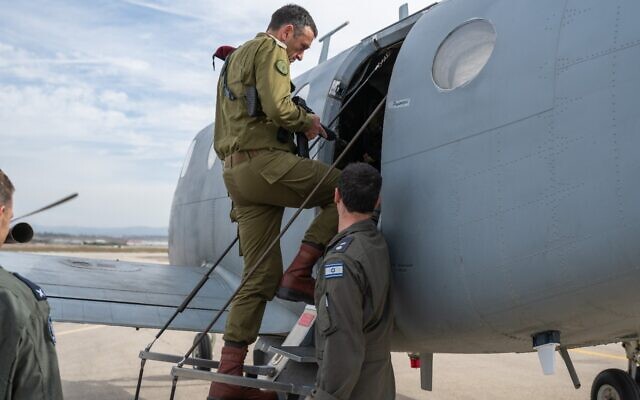 IDF Chief of Staff Lt. Gen. Herzi Halevi boards a plane operated by the IAF's 100th Squadron at the Hatzor airbase, November 12, 2023. (Israel Defense Forces)