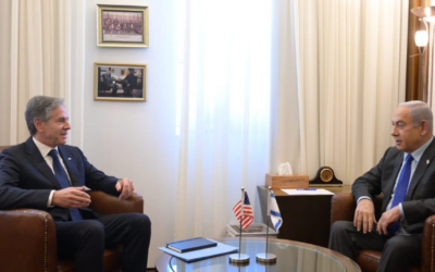 Prime Minister Benjamin Netanyahu, right, meets US Secretary of State Antony Blinken at the Prime Minister's Office in Jerusalem, November 30, 2023. (Amos Ben-Gershom/GPO)