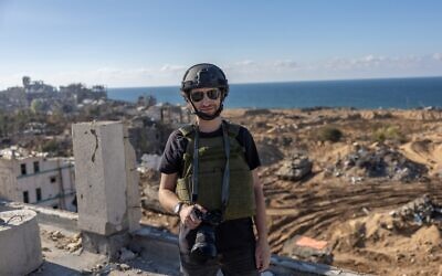 The Times of Israel's military reporter Emanuel Fabian in northern Gaza on November 16, 2023 (Yonatan Sindel / Flash 90)