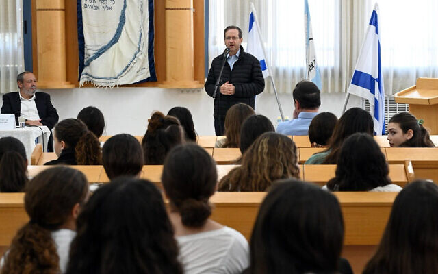 President Herzog meets with soldiers serving in the Har Hebron Regional Council, December 20, 2023. (Office of the President)