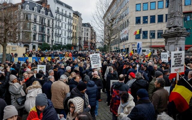 People gather for a march against antisemitism in central Brussels, December 10, 2023. (Simon Wohlfahrt / AFP)