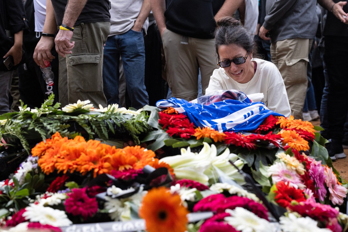 Family mourns hostage Alon Shamriz killed by IDF in error, blames ...
