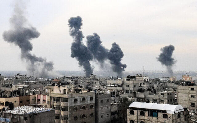Smoke billowing after Israeli strikes in the central Gaza Strip, December 20, 2023. (Mahmud Hams/AFP)