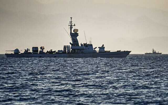 An Israeli navy missile boat patrols in the Red Sea off the coast of Eilat on December 26, 2023. (Alberto PIZZOLI / AFP)