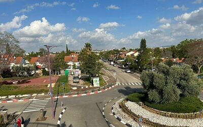 A view of the community of Bat Hefer. (CC BY-SA GevBen/Wikipedia)