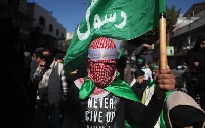 Supporters of the Hamas terror group rally in Hebron, West Bank, December 1, 2023. (Wisam Haslmaoun/Flash90)