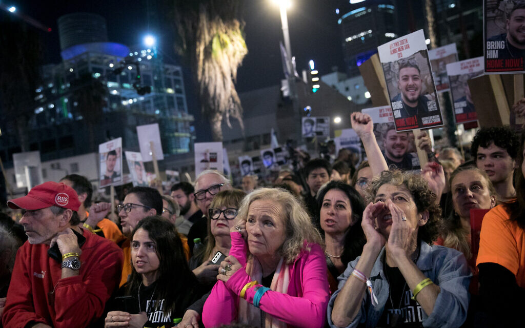 Israelis attend a rally calling for the release of Israelis held kidnapped by Hamas terrorists in Gaza on Hostages Square in Tel Aviv, Israel on December 2, 2023. (Miriam Alster/Flash90)