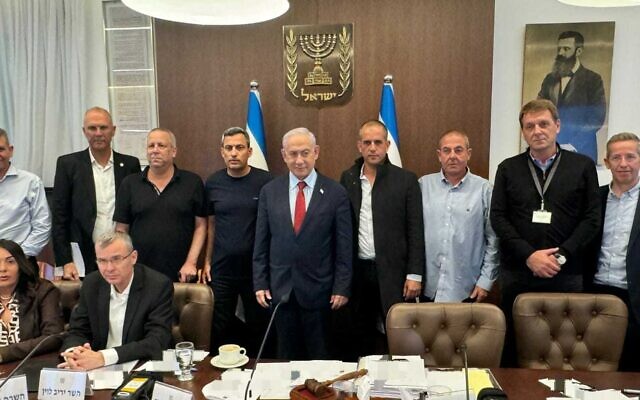 Prime Minister Benjamin Netanyahu (center) with ministers and the heads of Gaza border communities, in his office, December 10, 2023. (Prime Minister's Office)