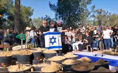 Iris, Raviv and Tuval Haim, at the funeral of Yotam Haim, a hostage mistakenly killed by the IDF in Gaza, in Kibbutz Gvulot, December 18, 2023. (Screenshot used in accordance with clause 27a of the copyright law)