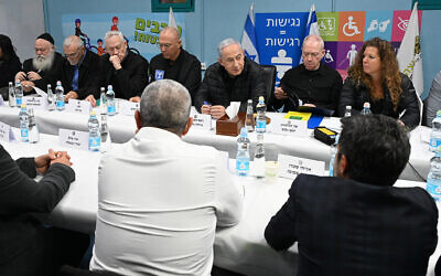 The war cabinet meets with heads of Israeli northern municipalities in Korazim, January 23, 2024 (Haim Zach / GPO)
