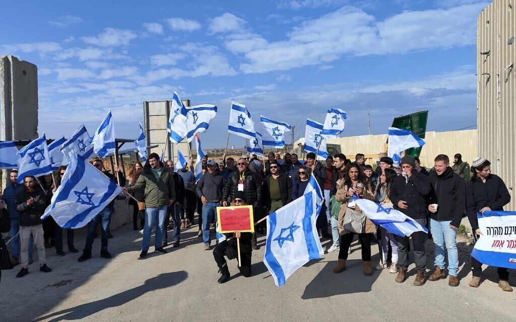 Protesters block the Kerem Shalom border crossing, January 26, 2024 to protest aid going into Gaza while hostages are being held (courtesy)