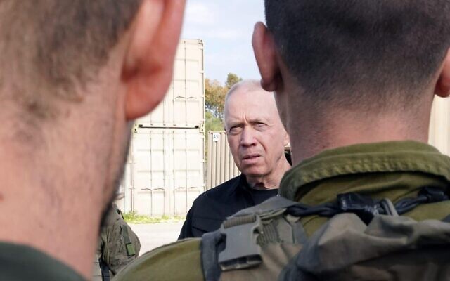 Defense Minister Yoav Gallant meets with IDF soldiers on January 25, 2024. (Ariel Hermoni/Defense Ministry)
