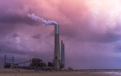 View of the Orot Rabin power plant at Sdot Yam beach, central Israel, April 11, 2023. (Yossi Aloni/Flash90)