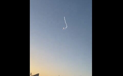 A screenshot from social media video filmed in EIlat shows an apparent interception of a missile over the Red Sea, February 22, 2024. (X. Used in accordance with Clause 27a of the Copyright Law)