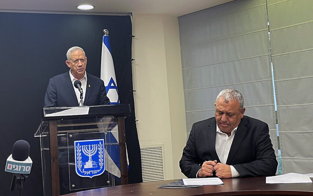 Gantz, Eisenkot present plan to expand draft to Haredim, Arabs: ‘Majority must serve’