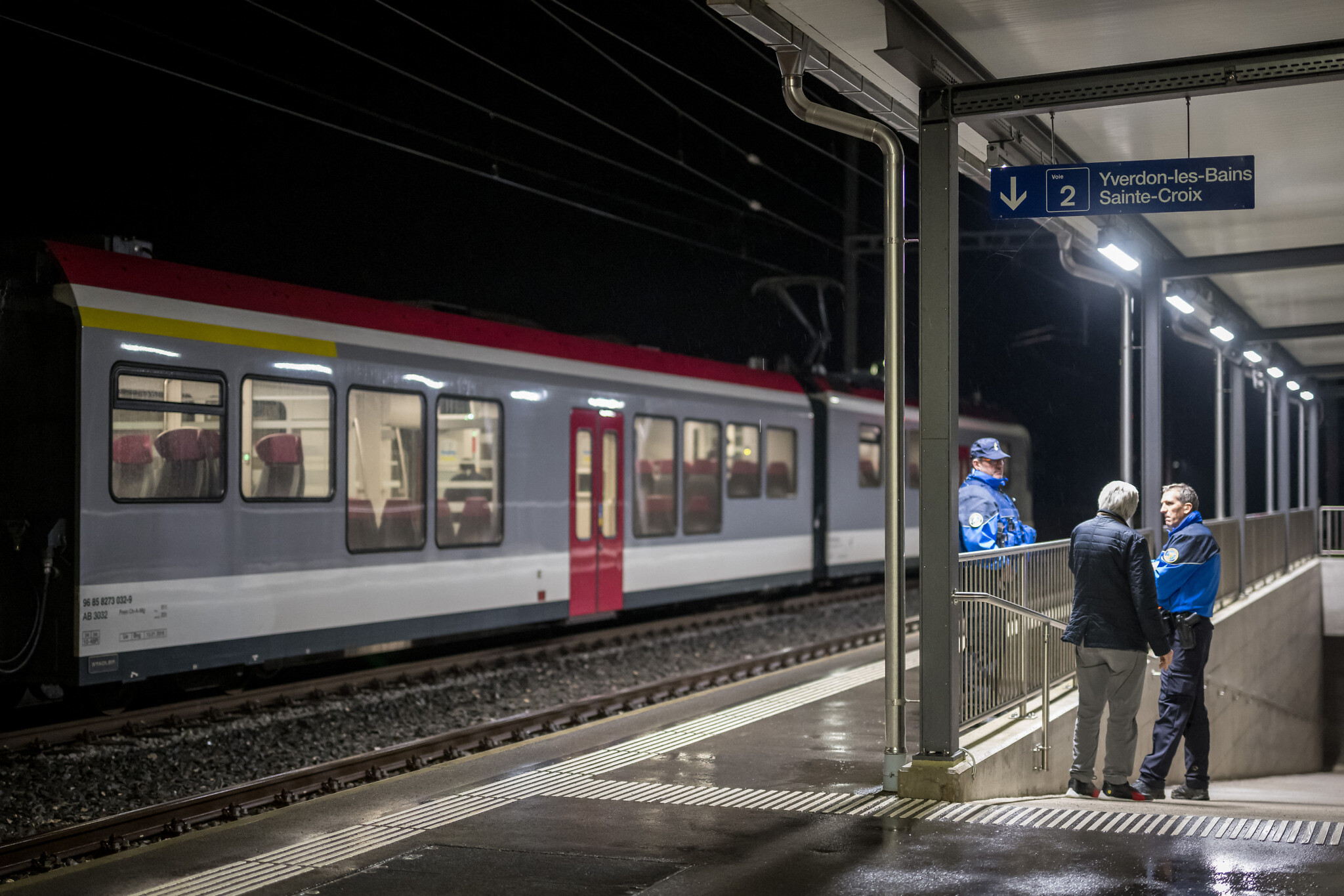 Axe-wielding Iranian asylum seeker killed by police in Swiss train hostage situation