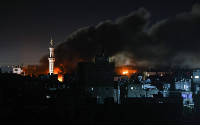 Smoke billows during strikes on Rafah in the southern Gaza Strip on February 12, 2024 (SAID KHATIB / AFP)