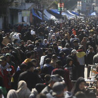 Palestinians crowd a market in Rafah, Gaza Strip, Feb. 22, 2024 (AP Photo/Mohammed Dahman)
