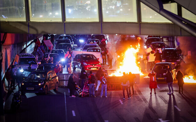 Families of Israelis held kidnapped by Hamas terrorists in Gaza and activists block the Ayalon Highway in Tel Aviv, during a protest calling for their release, February 10, 2024. (Flash90)