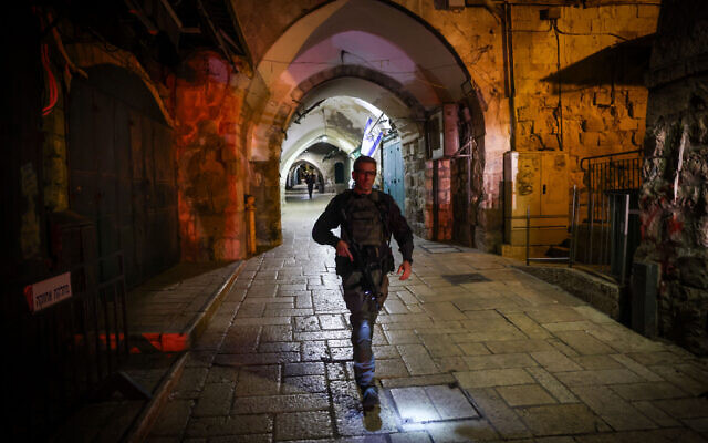 Security forces at the scene of an attempted stabbing attack in Jerusalem's Old City on February 11, 2023. (Chaim Goldberg/Flash90)