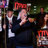 Eli Albag, father of hostage Liri Albeg, speaks to protesters outside military headquarters in Tel Aviv, soon after Finance Minster Bezalel Smotrich said returning the hostages was 'not the most important thing'. February 20, 2024. (Avshalom Sassoni/Flash90)