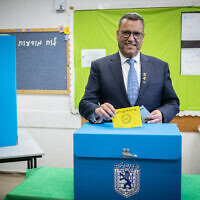 Jerusalem Mayor Moshe Lion casts his vote at a polling station in Jerusalem, during the municipal elections on February 27, 2024. (Yonatan Sindel/Flash90)