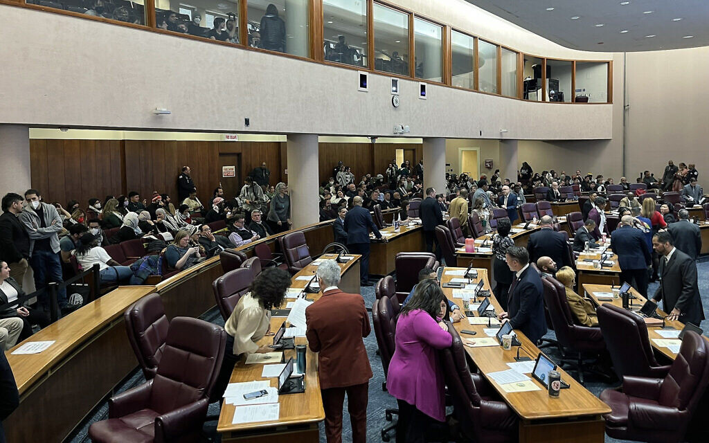 The Chicago City Council debates a resolution calling for a ceasefire in Gaza on January 31, 2024. (Jacob Magid/Times of Israel)