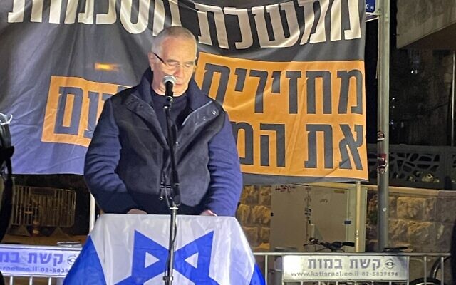 Major general (res.) Amos Malka,  a former head of the Israel Defense Forces Military Intelligence Directorate, calls for new elections at a rally in Jerusalem, the February 10, 2024 (Jessica Steinberg/Times of Israel)