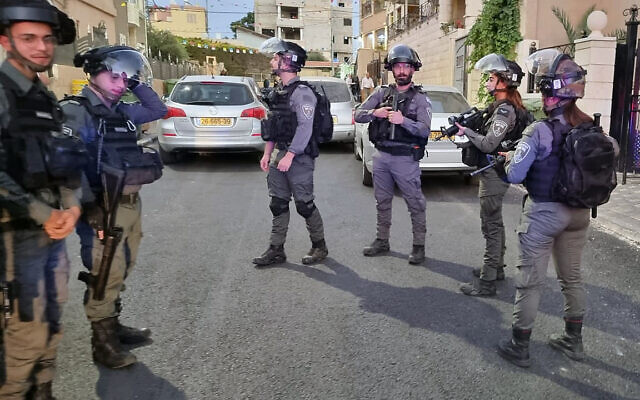 File - Police at the scene of a murder in Jadeidi-Makr on October 7, 2022. (Israel Police)