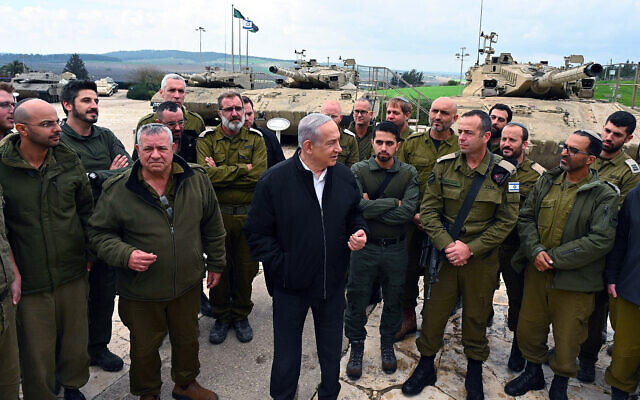 Prime Minister Benjamin Netanyahu (center) meets with IDF soldiers in Latrun, near Jerusalem, on February 5, 2024. (Haim Zach/GPO)