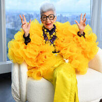 Iris Apfel sits for a portrait during her 100th Birthday Party at Central Park Tower on September 9, 2021 in New York City (Noam Galai / GETTY IMAGES NORTH AMERICA / Getty Images via AFP)