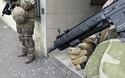 French soldiers patrol in Paris, March 3, 2024. French authorities are searching for an assailant who attacked a man near a synagogue in Paris, Interior Minister Gerald Darmanin said late Saturday. (AP Photo/Nicholas Garriga)