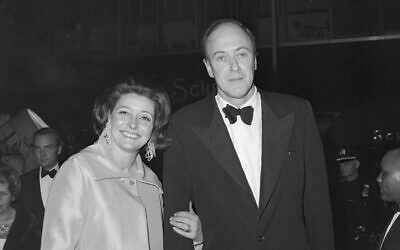 Author Roald Dahl and his wife, actress Patricia Neal, arrive for the premiere of 'The Subject Was Roses,' in New York, December 10, 1968. (AP Photo/Dave Pickoff)