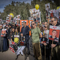 Families of the hostages held by Hamas terrorists in Gaza and supporters attend a march towards Jerusalem from the city of Beit Shemesh, March 1, 2024. (Chaim Goldberg/Flash90)
