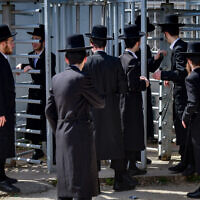 Ultra-Orthodox men arrive at the IDF Recruitment Center at Tel Hashomer, in Tel Aviv, March 28, 2024. (Avshalom Sassoni/Flash90)