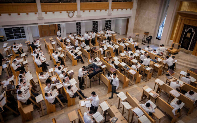 Ultra-Orthodox yeshiva students study at the Kamenitz Yeshiva, in Jerusalem, August 22, 2023. (Chaim Goldberg/Flash90)