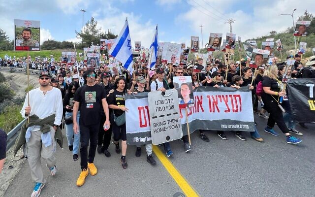 Hostages' families and their supporters on the final leg of a four-day march to Jerusalem, March 2, 2024 (Yael Gadot/Pro-democracy protest groups)